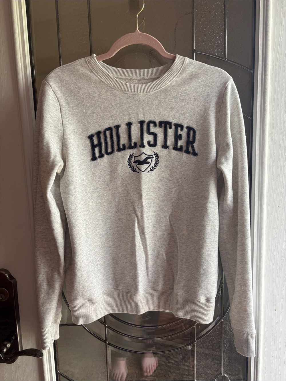 Hollister Cream Crewneck with Navy Logo - Picture 2 of 3